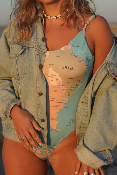 Malla Enteriza Mapamundi en tonos tierra - comprar online