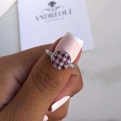 anillo circular con cubics fucsia y blanco (cod an239)
