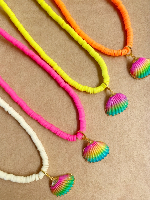 colar discos com conchas
