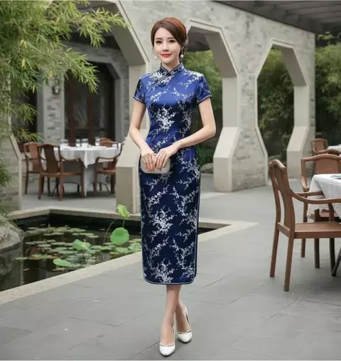 Vestido Longo Com Estampa Flor de Cerejeira Azul Marinho - comprar online