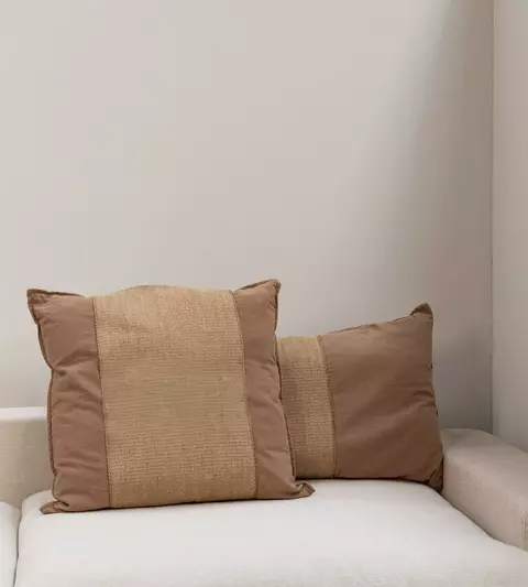 ALMOHADON LIENZO TOSTADO CON FAJA - comprar online