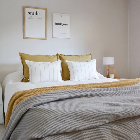 Almohadón Rayitas Grises - comprar online