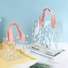 Bolsa pvc cristal con margaritas y manija de cuerina rosa. Precio x unidad. en internet