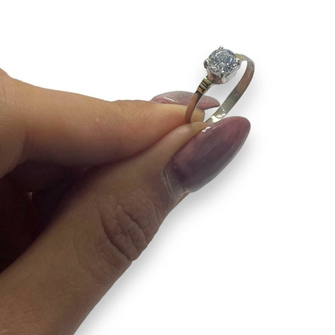 NARA 32 Anillo Ideal Compromiso Piedra Solitaria Blanca Plata y Oro