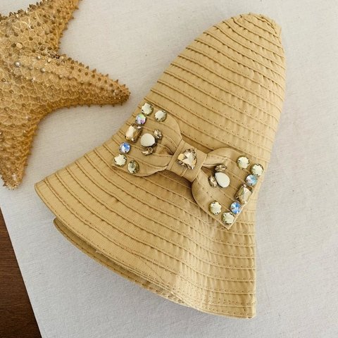 Piluso Beige con Moño Desmontable