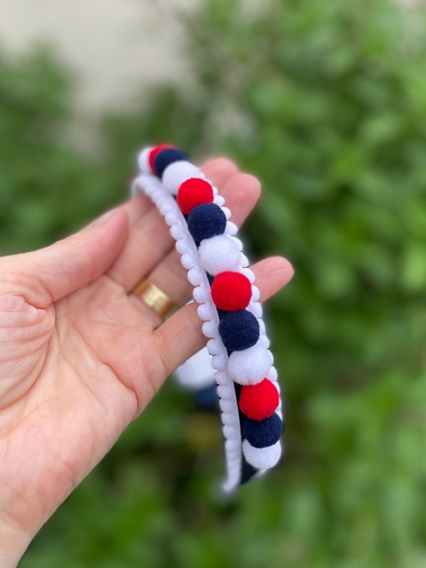 Tiara escolar pompom - comprar online
