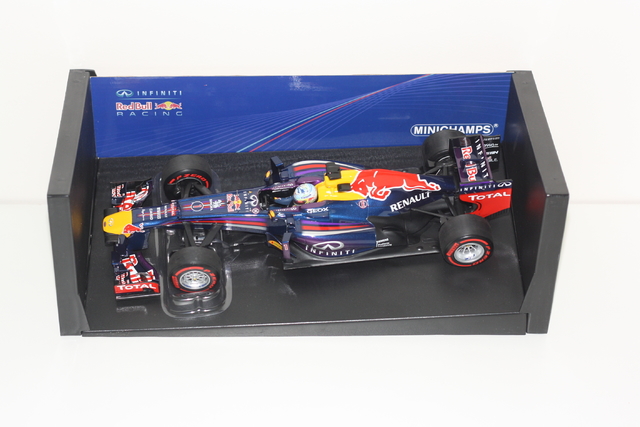 Miniatura Red Bull RB9 #1 F1 - S. Vettel - GP Brasil 2013