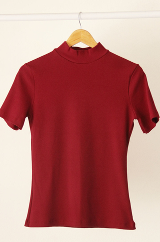 Blusa Canelada Gola Alta Vermelho Escuro