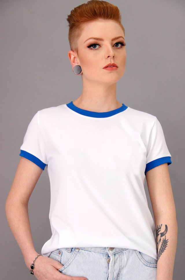 Camiseta Feminina Ringer Branco / Azul Camiseta Feminina Ringer Branco / Azul