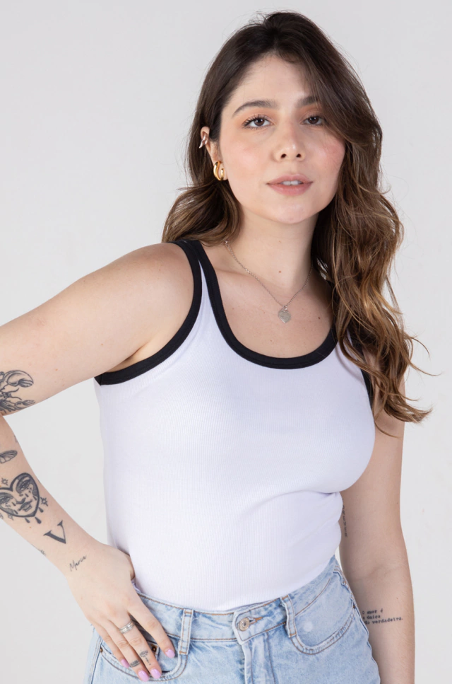 Regata Canelada Bicolor Branco / Preto - comprar online Regata Canelada Bicolor Branco / Preto - comprar online