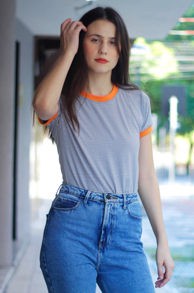 Camiseta Feminina Ringer Listrada Cinza / Laranja - comprar online Camiseta Feminina Ringer Listrada Cinza / Laranja - comprar online