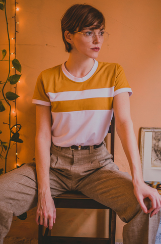 camiseta feminina ringer recorte branco e amarelo