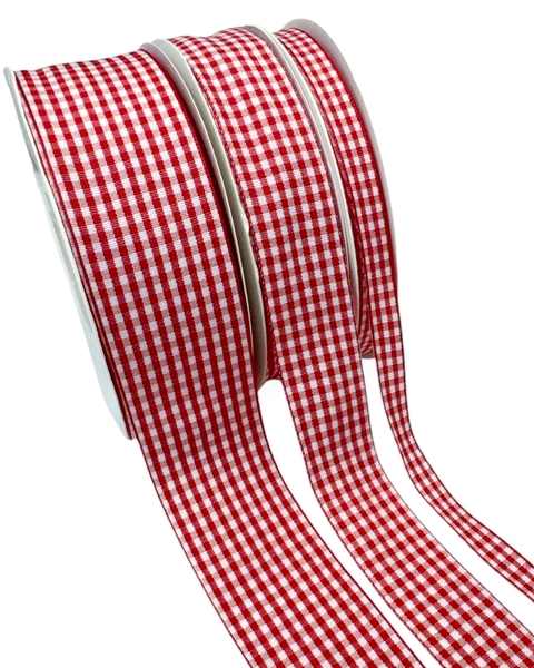 Três rolos de fita xadrez vermelha com detalhes em branco, medindo 6 metros no total