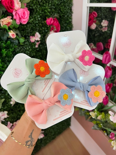 Laço Cotelê e Flor