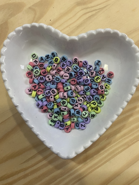 ENTRE MEIO REDONDO COLORIDO COM LETRAS (25 GRAMAS)