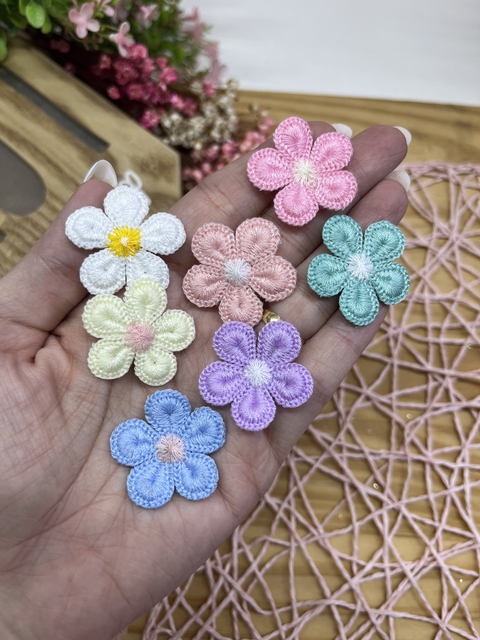 FLOR CROCHET COM MIOLO 3,5 CM (2 UNIDADES) - comprar online