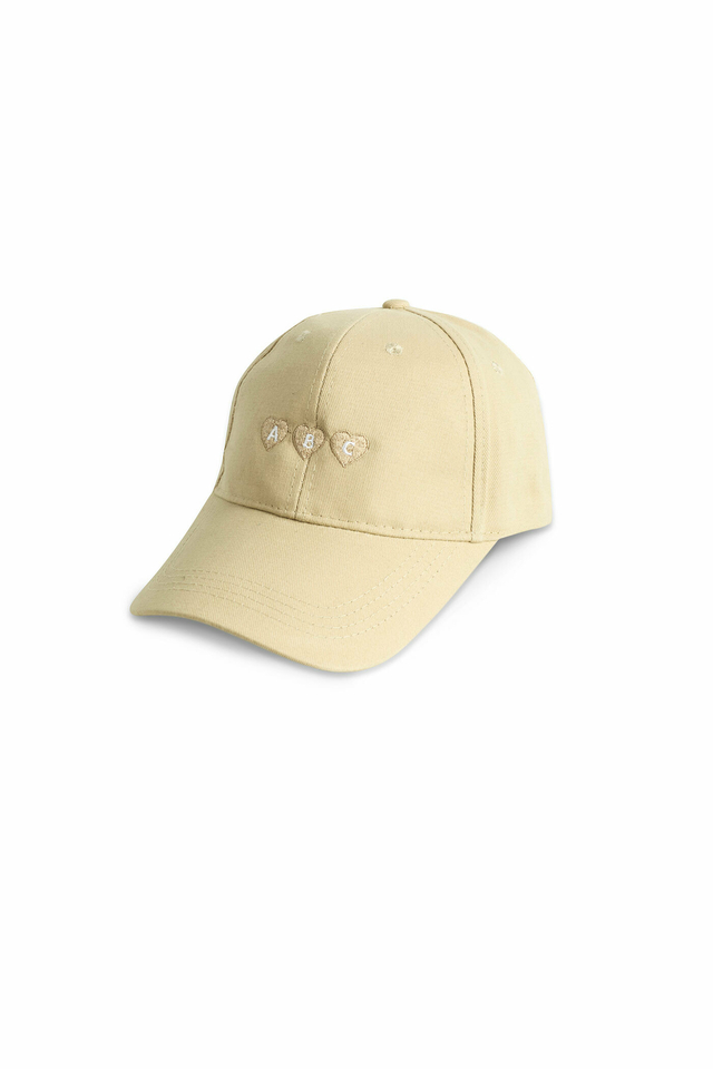 Gorra Corazones Beige Gorra Corazones Beige
