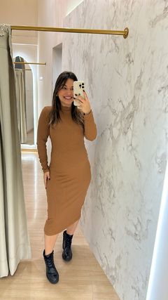 VESTIDO CANELADO GOLA ALTA MIDI - comprar online