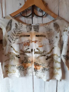 REMERA CROP en jersey de algodón con IMPRESIÓN BOTÁNICA