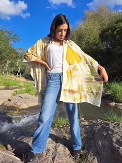 RUANA OLIVO de lanilla bremer e IMPRESIÓN BOTÁNICA . en internet