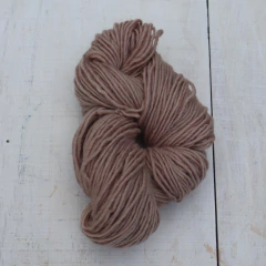 LANA Oveja MERINO SEMIGORDA 24 micras TINTES NATURALES -100grs - Ecolighuen