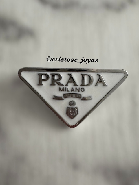pin P white