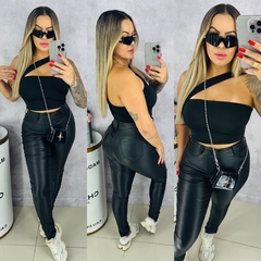 Calça resinada couro fake