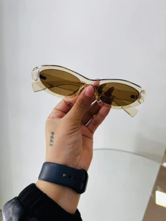 Óculos Soraya na internet