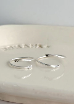 GRABADO LASER - DEMORA DE 3 A 15 DÍAS HÁBILES (FOTOS ILUSTRATIVAS - EL PRECIO ES POR EL GRABADO, SELECCIONÁ APARTE LA PIEZA QUE DESEES GRABAR) - Romana Accesorios