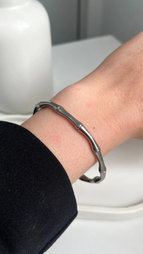 Esclava Morticia | Acero Quirurgico