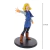 Estatueta de Android 18 da série Dragon Ball Z, com cabelo loiro e vestindo um vestido azul, em uma pose de ataque.