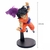 Estatueta do personagem Yamcha de Dragon Ball Z, apresentando-o em uma pose dinâmica com uma aura roxa ao fundo, medindo 22 cm de altura.