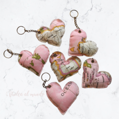 Imagen de LLAVERO CORAZÓN ROSA GABARDINA