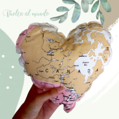 ALMOHADONCITO CORAZÓN FONDO NATURAL Y BLANCO - Vuelta al mundo