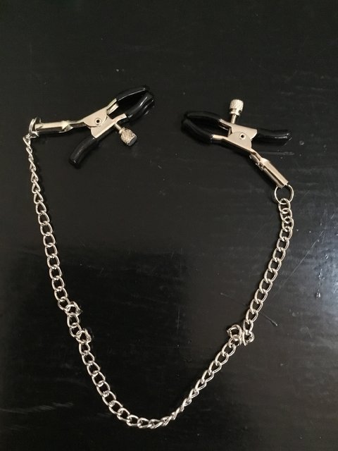 Pezoneras con cadena en internet