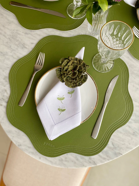 Lugar Americano Lórum Impermeável Dupla Face | Verde Oliva e Creme