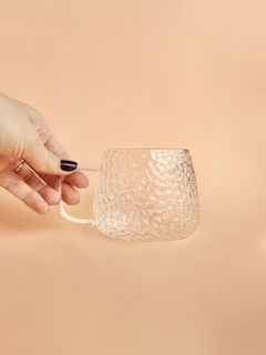 Caneca Vidro Martelado | Alça Transparente - comprar online