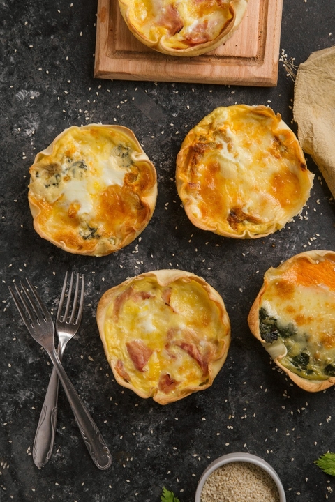 5 tarteletas (jamón y queso + queso y cebolla)