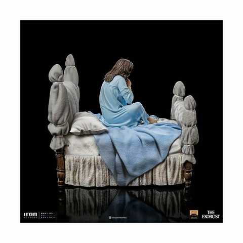 Possessed Regan McNeil Deluxe - 1/10 Art Scale - The Exorcist - Iron Studios