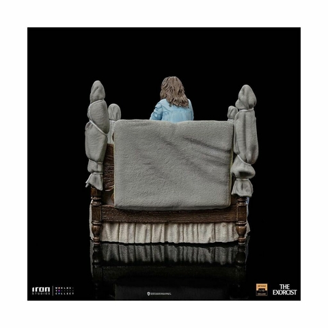 Possessed Regan McNeil Deluxe - 1/10 Art Scale - The Exorcist - Iron Studios