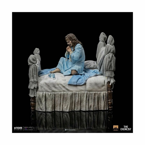 Possessed Regan McNeil Deluxe - 1/10 Art Scale - The Exorcist - Iron Studios