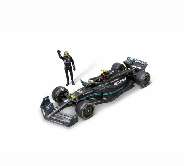 Mercedes AMG W14 Com Boneco George Russel 1/24 Bburago Race 28037
