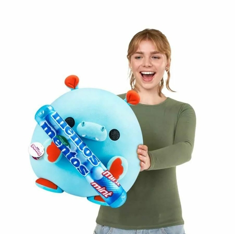Pelúcia Snackles 35cm Hipopótamo Hugh com Mentos Candide 1217