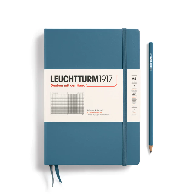 Caderno Leuchtturm1917, Medium (A5) - 251 Páginas, Capa Dura, Quadriculado, Azul Pedra 363336 - comprar online