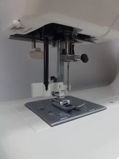 Imagen de Janome 3016 + Tijera De Regalo 68 Func Led Ojal Overlock