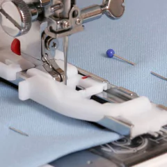 Prensatela de Ojal Automático en un Paso Original Janome