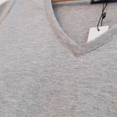 Remera BASICA V - tienda online