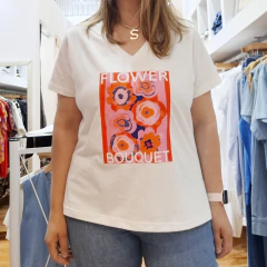 Remera FLOWERS en internet