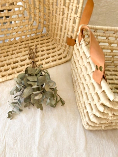 CANASTO DE PALMA TRENZADA en internet