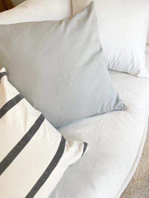 ALMOHADON GRIS PERLA 50x50